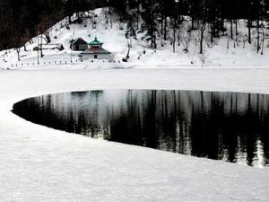 dodital-lake-in-winters