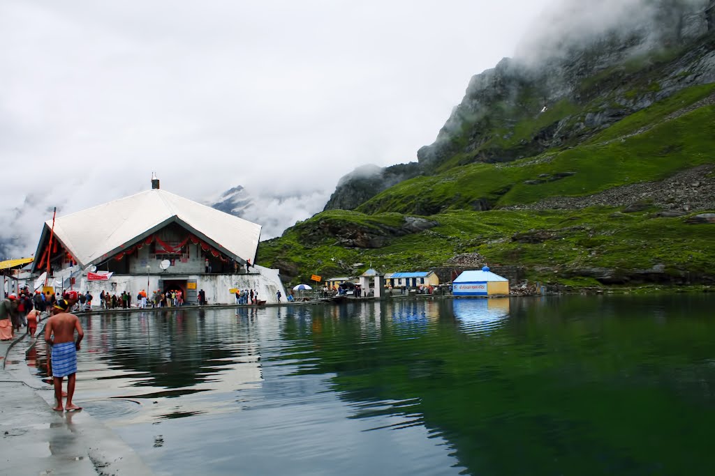 Holy shrine of Hemkund Sahib has announced the opening date of the valves