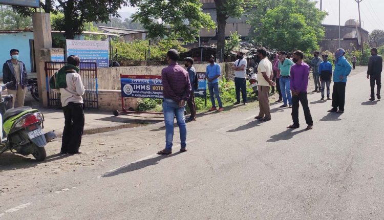 कोटद्वार में सरकार का आदेश बेअसर, कंपनी ने मजदूरों को नहीं दी 2 महीने की सैलरी Pauri Garhwal