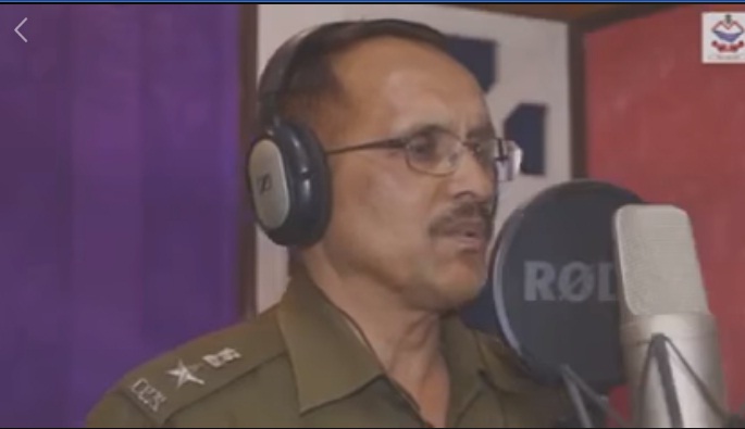 नए अंदाज में सुनिए किशोर कुमार का गाना पौड़ी SSP की जुबानी, कोरोना को हराना है Pauri Garhwal