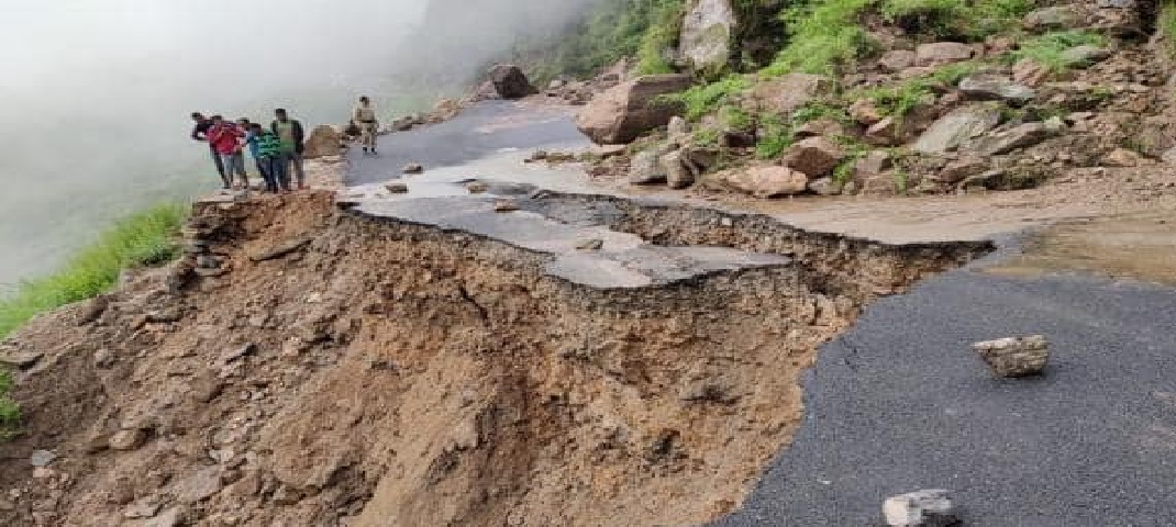 उत्तराखंड : अगले 24 घंटे बहुत भारी बारिश का अलर्ट, आज भी कई मार्ग बंद