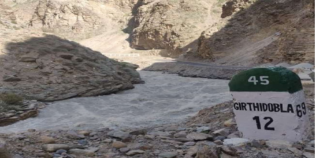 Glacier breaks in chamoli
