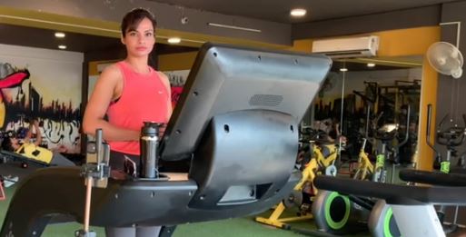 Akanksha Singh walked 12 hours on the treadmill