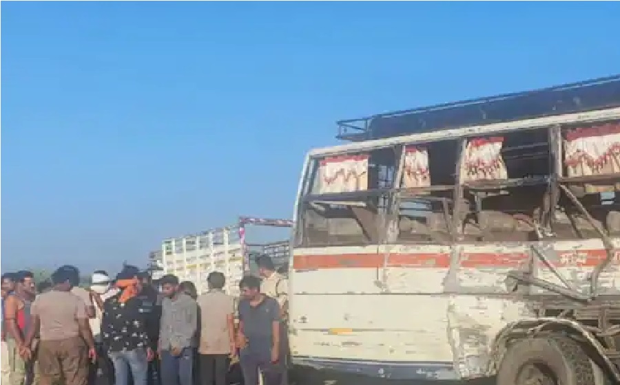 13 injured in bus