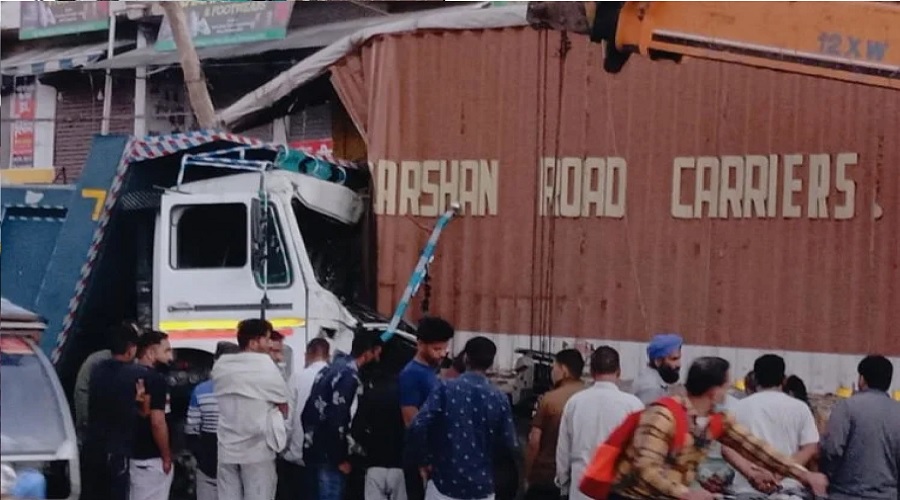 Fierce collision between container and dumper