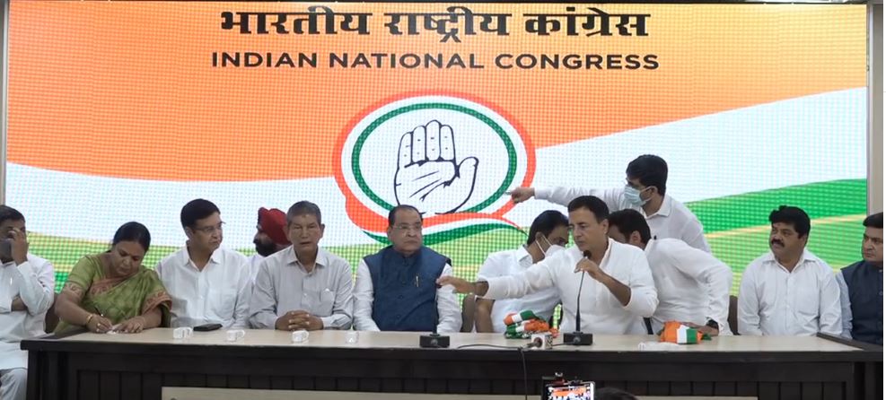 उत्तराखंड की सियासत से बड़ी खबर, यशपाल आर्य बेटे समेत कांग्रेस में शामिल