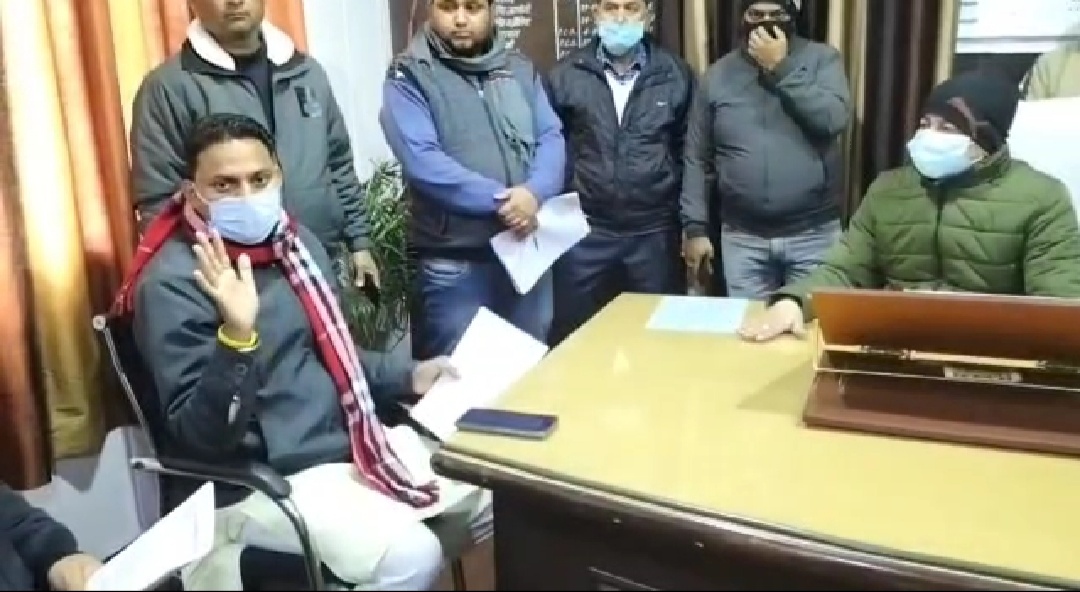 कांग्रेस का बीजेपी पर आरोप, मतदाताओं को लुभाने के लिए दिए जा रहे कंबल, थरमस, सिलाई मशीन समेत कई सामान Udham Singh Nagar