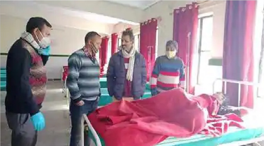 Four laborers were lying unconscious in the room