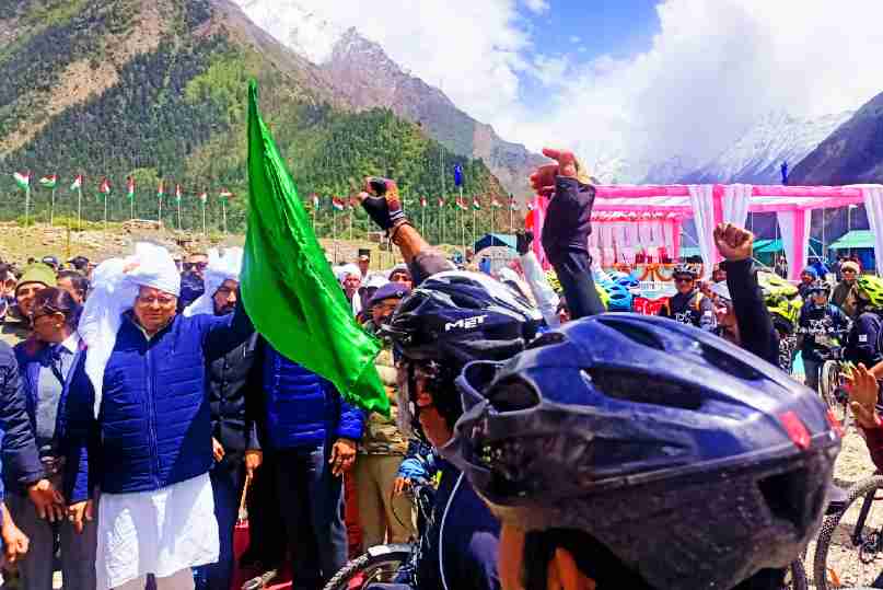cm dhami in cycle tour