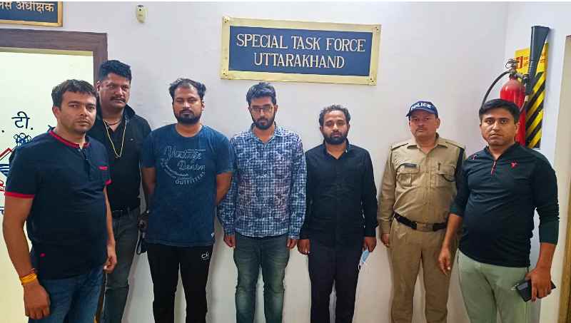 uttarakhand stf arrested bank employees for forgery