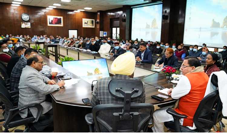 cm dhami in meeting with officers