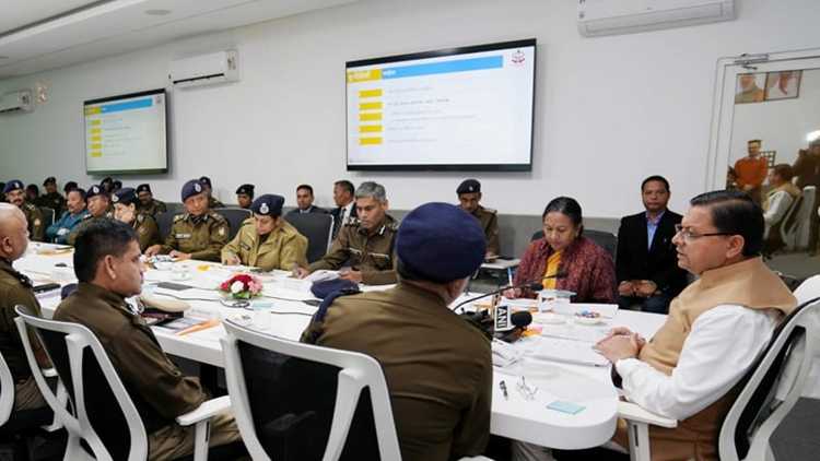 cm dhami with police officials