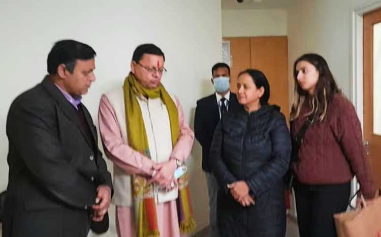 CM DHAMI WITH RISHABH PANT FAMILY