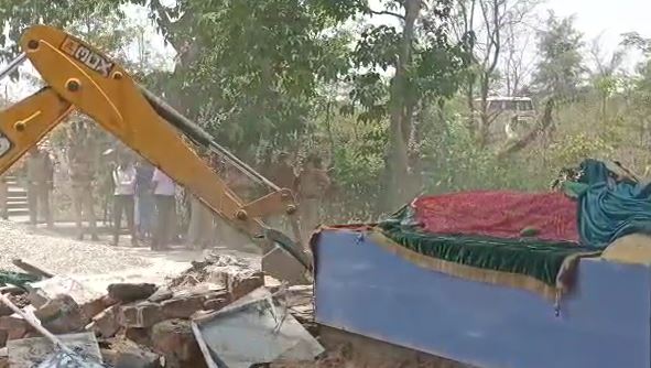 AWAIDH MAJAR DWASTIKARAN