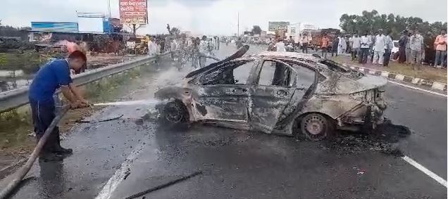 KAMNWADIYON NE CAR JALAYI