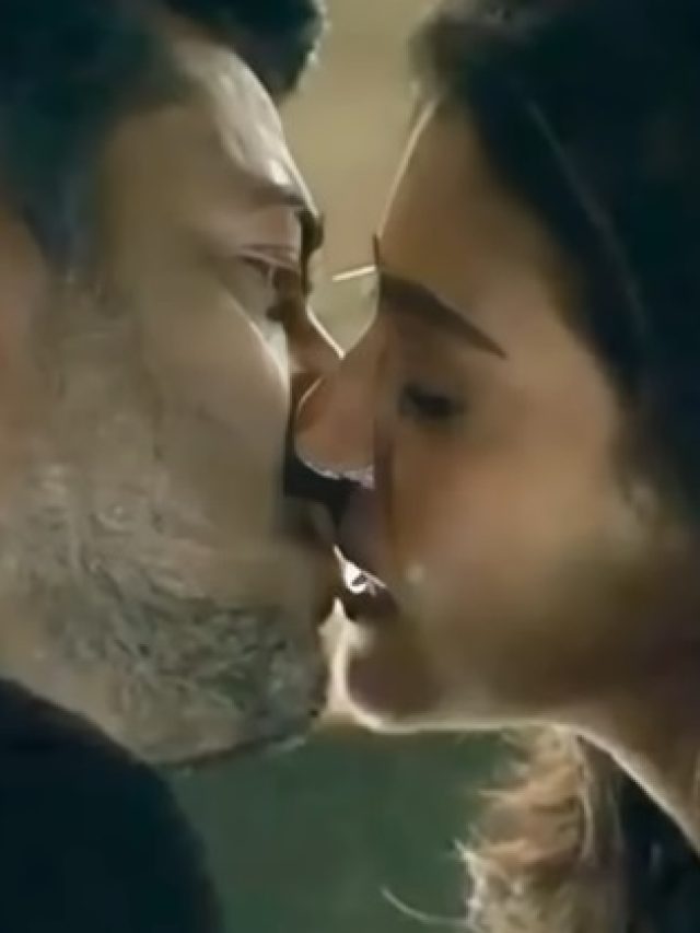 29 साल बाद काजोल ने तोड़ी नो किसिंग पॉलिसी, इस सीरीज में लिप लॉक करती आई नज़र