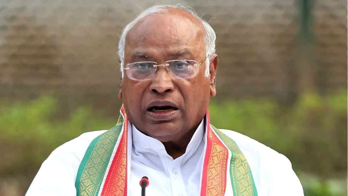 Congress President Kharge said, Modi government owes crores of MNREGA wages to 18 states and union territories