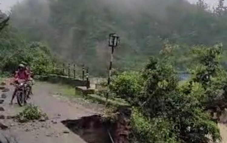Rain wreaks havoc on Delhi-Dehradun National Highway, a part of the road closed due to complete collapse