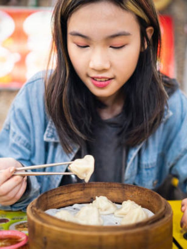 स्लो पॉयजन है मोमोज़, मोमोज़ लवर खाने से पहले जान लें इसके नुक्सान