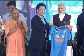 Sachin Tendulkar gifted Team India's jersey to PM Modi, special words written on the t-shirt