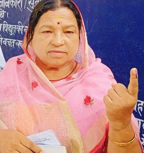 बागेश्वर में लोगों में दिख रहा उत्साह, नौ बजे तक हुआ 10.2% मतदान BAGEHSWAR