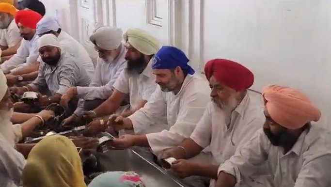 Rahul Gandhi reached Amritsar, offered langar and voluntary service at the Golden Temple.
