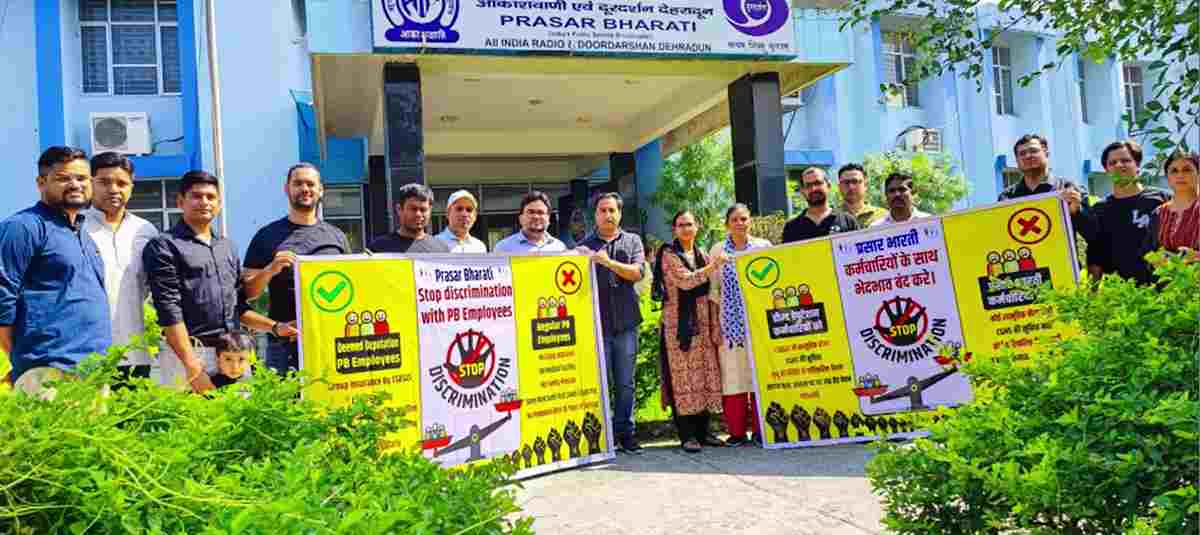 Employees of Electronics Prakashan Bharti allege discrimination while demonstrating cigarette