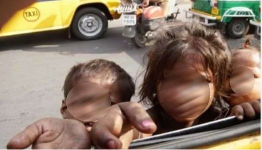 bachon ko lawaris choda दूसरी शादी के बाद अपने बच्चों को लावारिश छोड़कर चली गई मां