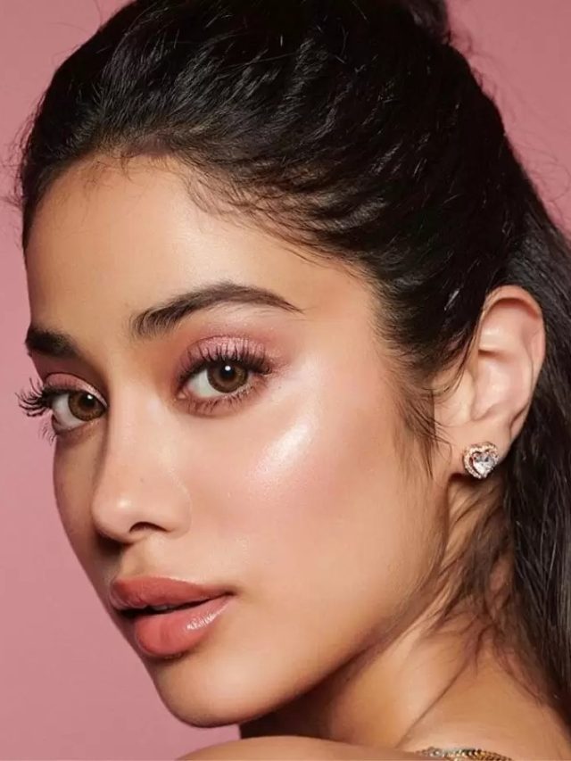 सोने से पहले रात में चेहरे पर लगाएं ये चीजें, खोई हुई चमक आएगी वापस