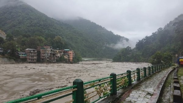 Cloud burst over Lonak Lake in Telangana, flood in Teesta river and 23 youth missing