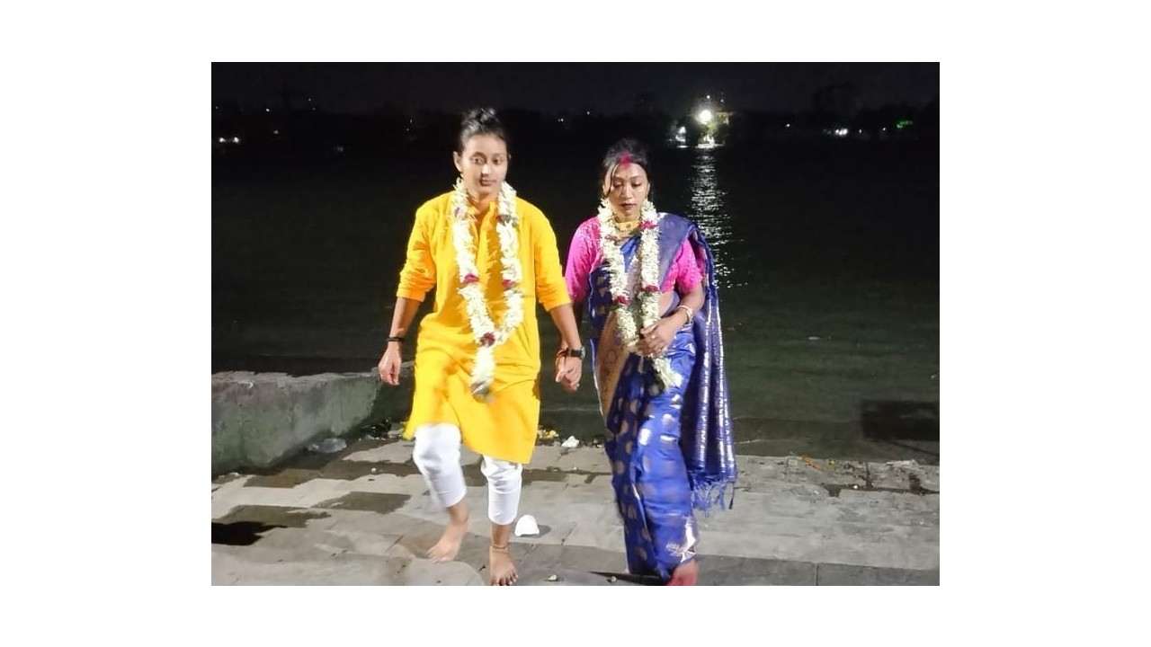Two girls got married in Kolkata, angry with the Supreme Court's decision