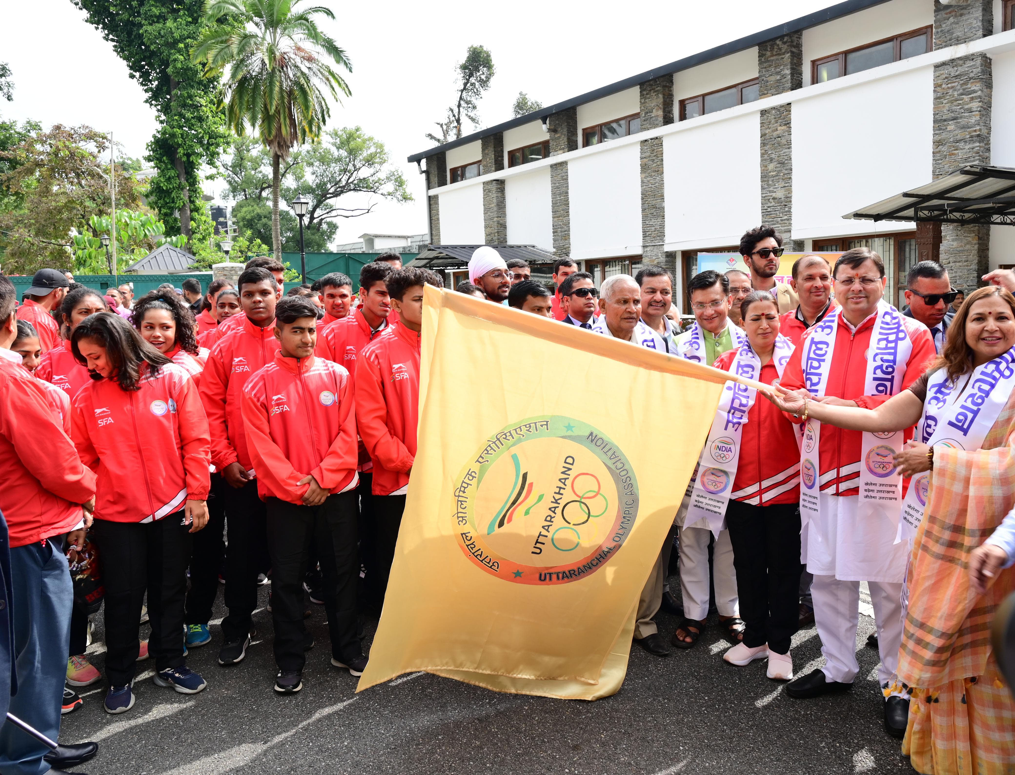 37वें राष्ट्रीय खेलों में प्रतिभाग कर रहे खिलाड़ियों को सीएम ने फ्लैग ऑफ कर किया रवाना गेम्स