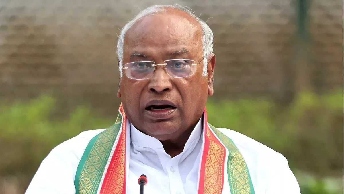 BJP mocks Congress's six guarantees in Telangana elections, accuses it of selling tickets