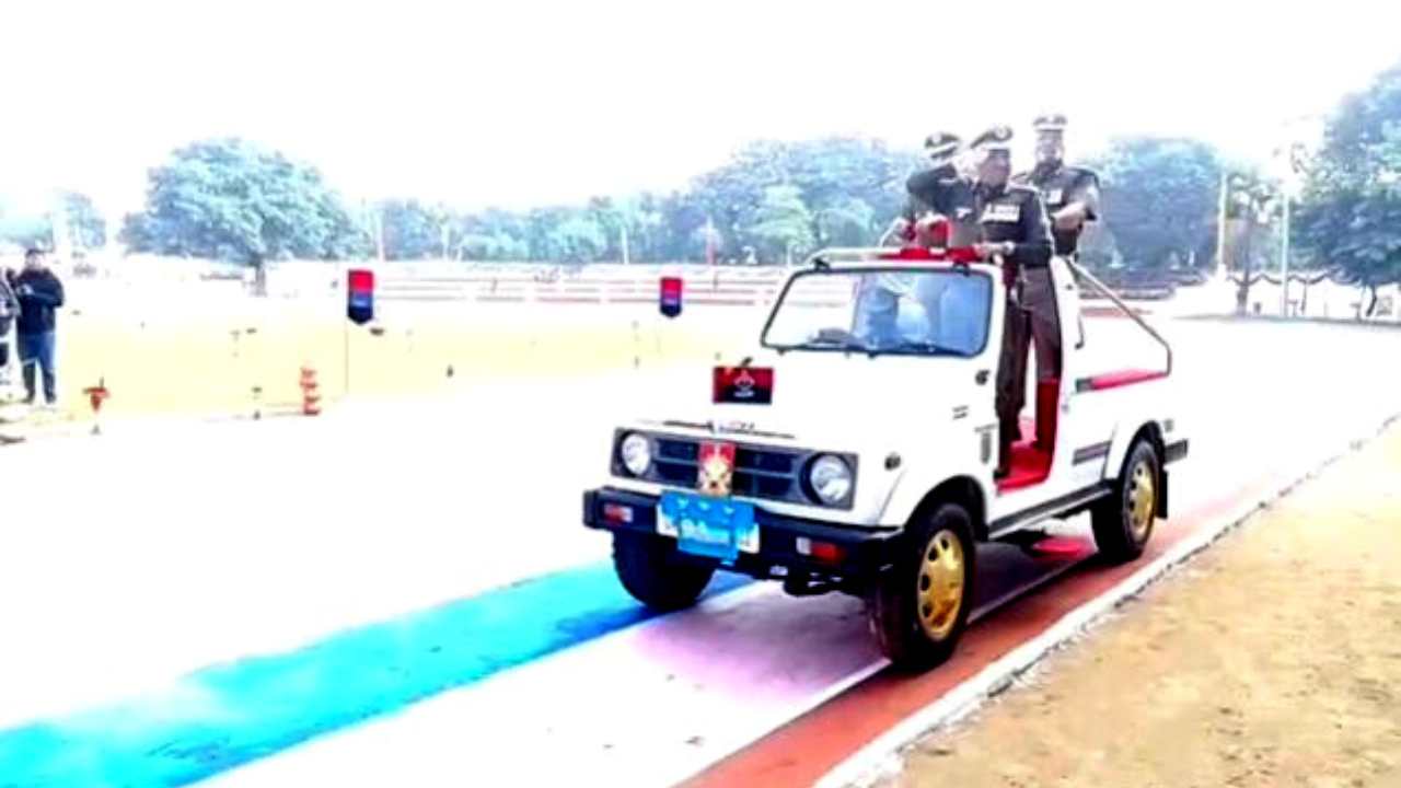 आज रिटायर हो रहे हैं DGP अशोक कुमार, पुलिस लाइन में आयोजित परेड में दी गई सलामी