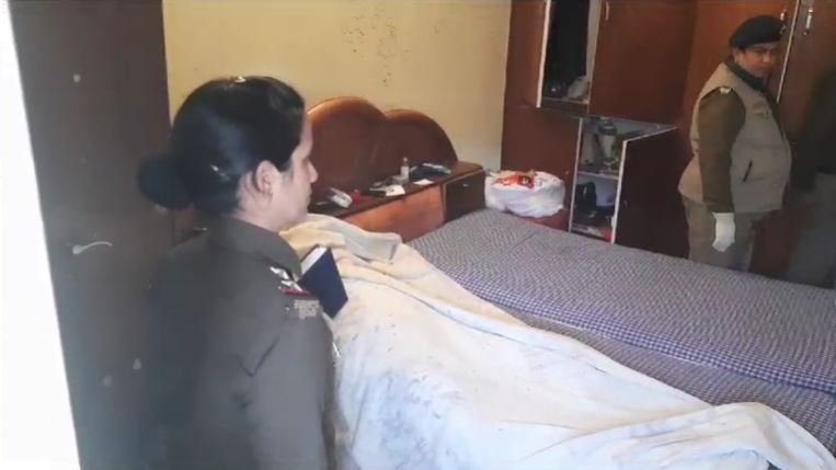 बेटे ने लोहे की रॉड से उतारा मां को मौत के घाट, खुद की भी काटी नस बेटे ने लोहे की रॉड से उतारा मां को मौत के घाट