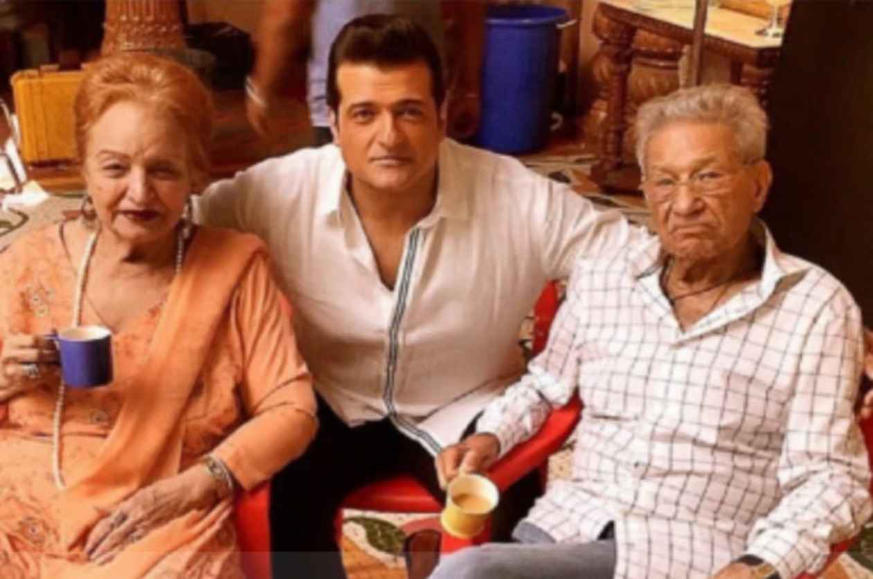 नहीं रहे फिल्म निर्माता राजकुमार कोहली, बाथरूम में आया हार्ट अटैक Rajkumar Kohli passed away