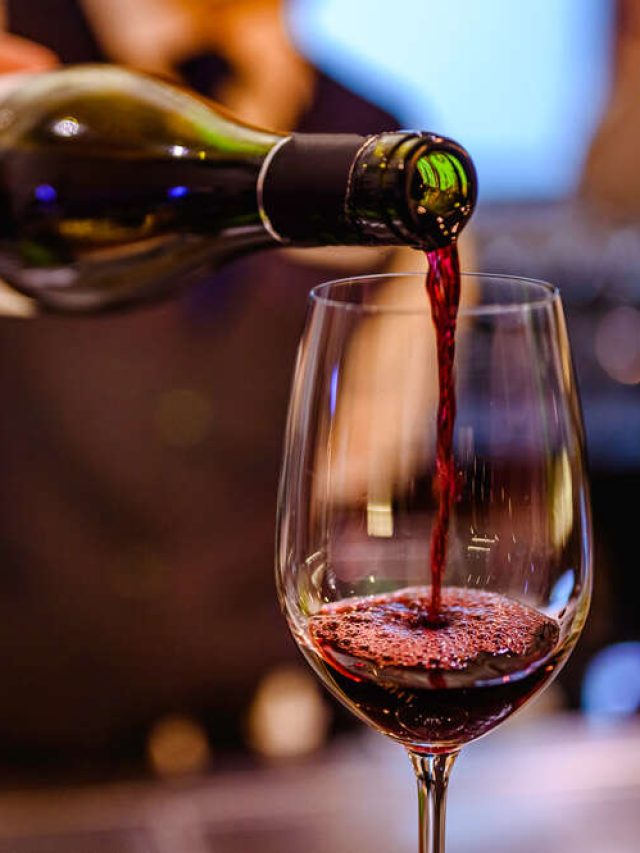 हानिकारक और जहरीली के साथ एक्सपायर भी होती हैं शराब, पीने से पहले जान लें