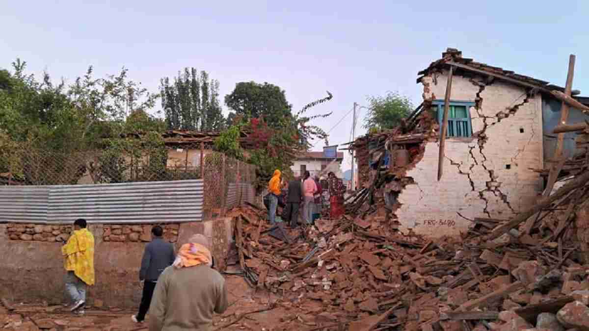128 people have died so far due to earthquake in Nepal, intensity was 6.4, PM expressed grief