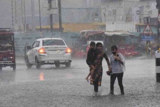 Life disrupted due to heavy rains in Tamil Nadu, cyclonic winds will blow here