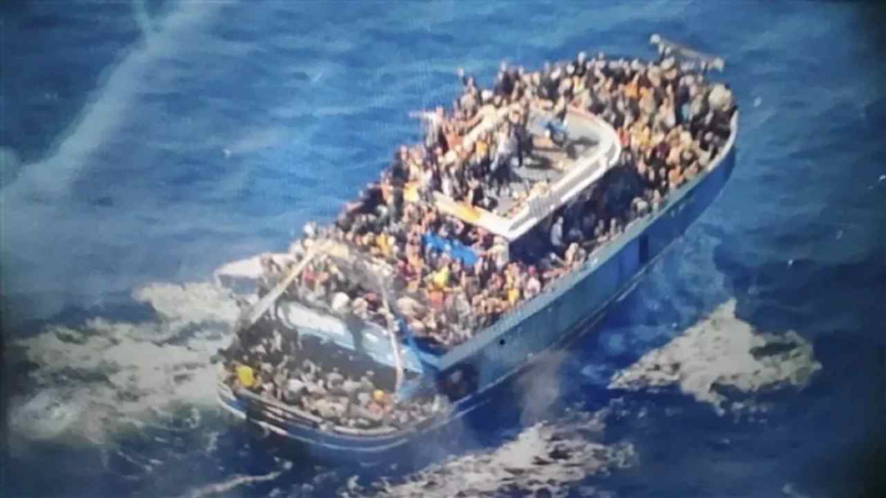 A ship full of migrants sinks off the coast of Libya, 61 people died