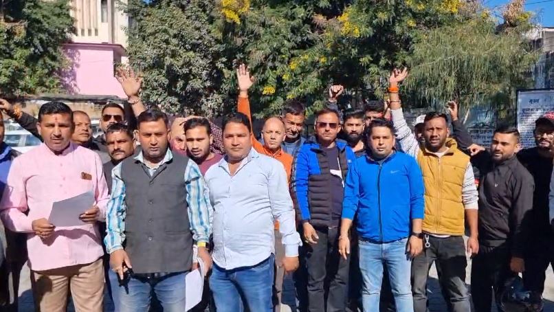 खनन कारोबारियों ने खोला राज्य सरकार के खिलाफ मोर्चा