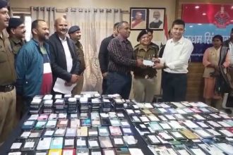 उधम सिंह नगर पुलिस ने किए 70 लाख के खोए फोन बरामद, वापस पाकर मालिकों के चेहरे खिले