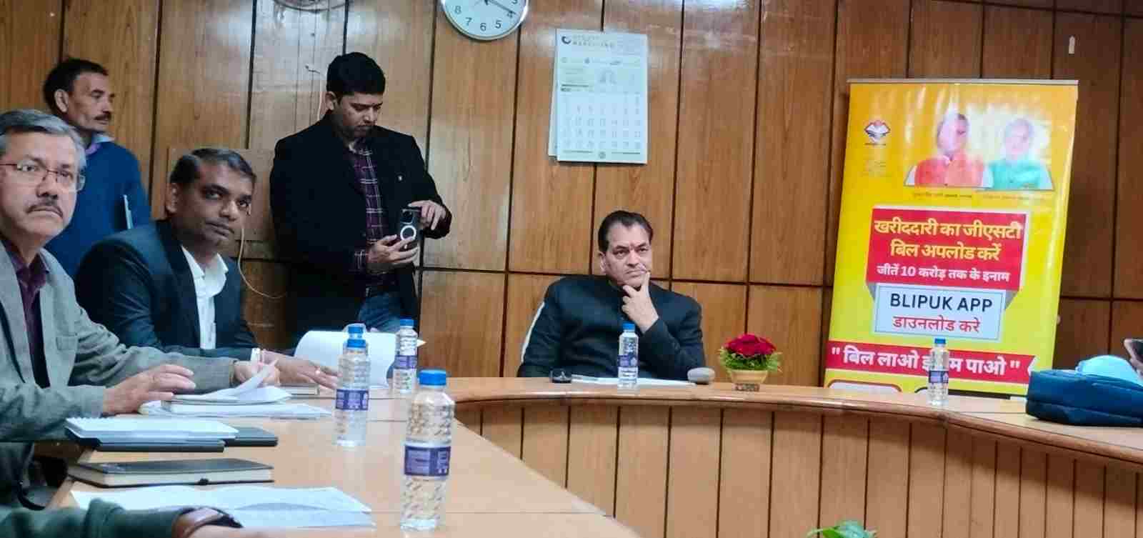 अक्टूबर और नवंबर के निकाले लकी ड्रा