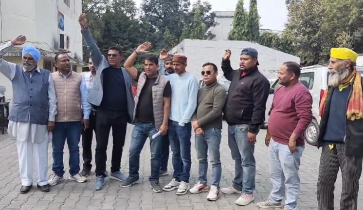 आवारा पशुओं का आतंक, किसानों ने लगाई प्रशासन से मदद की गुहार