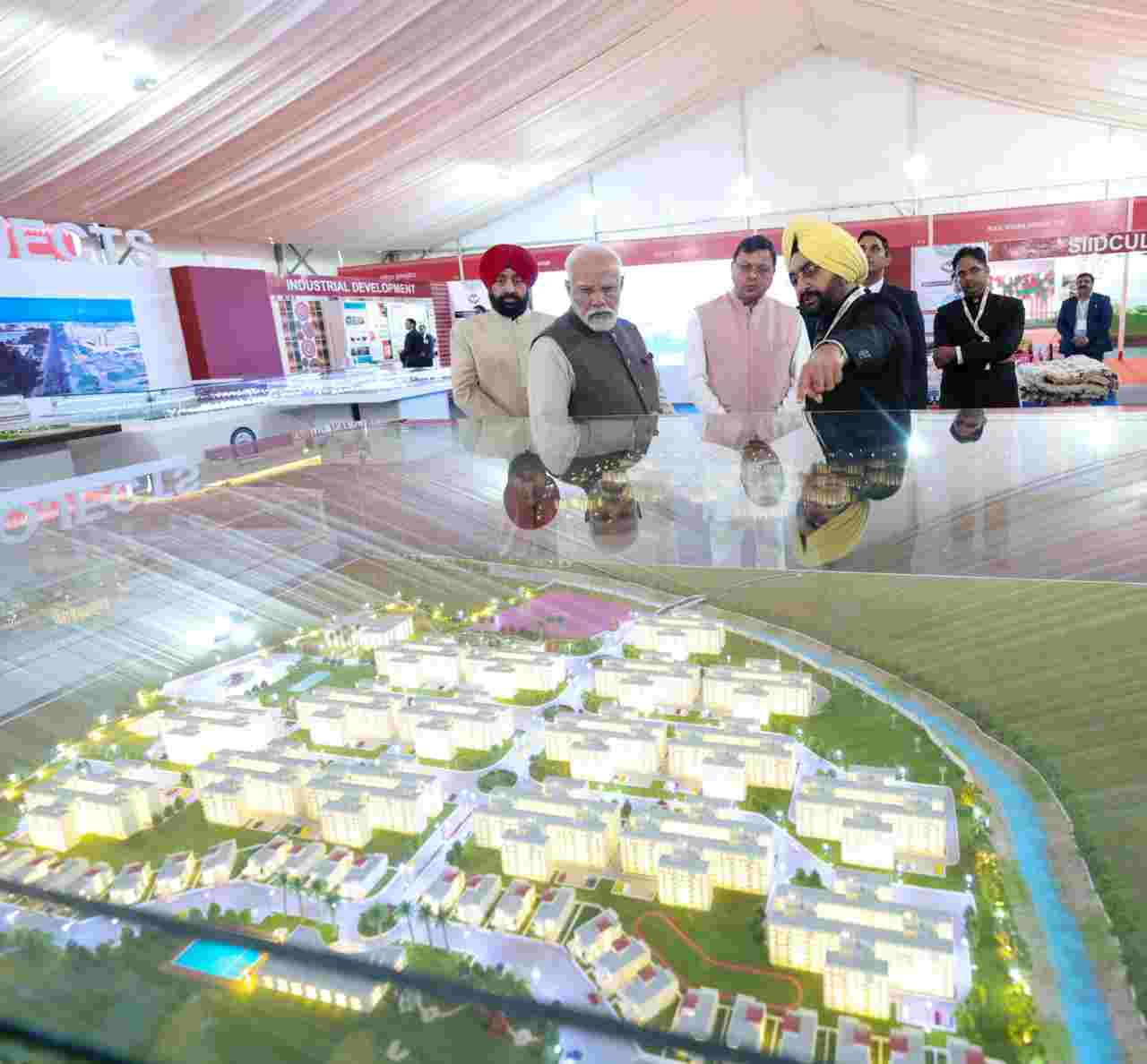 Global Investors Summit का पहला दिन रहा शानदार, 44000 करोड़ के निवेश की ग्राउंडिग, देखें तस्वीरें GLOBAL INVESTOR SUMMIT