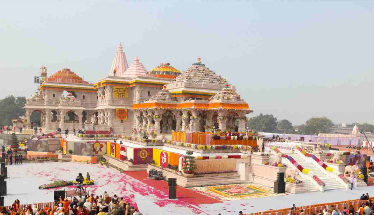 Union Minister Smriti Irani will allow two lakh devotees of Ametha to visit Ram temple.