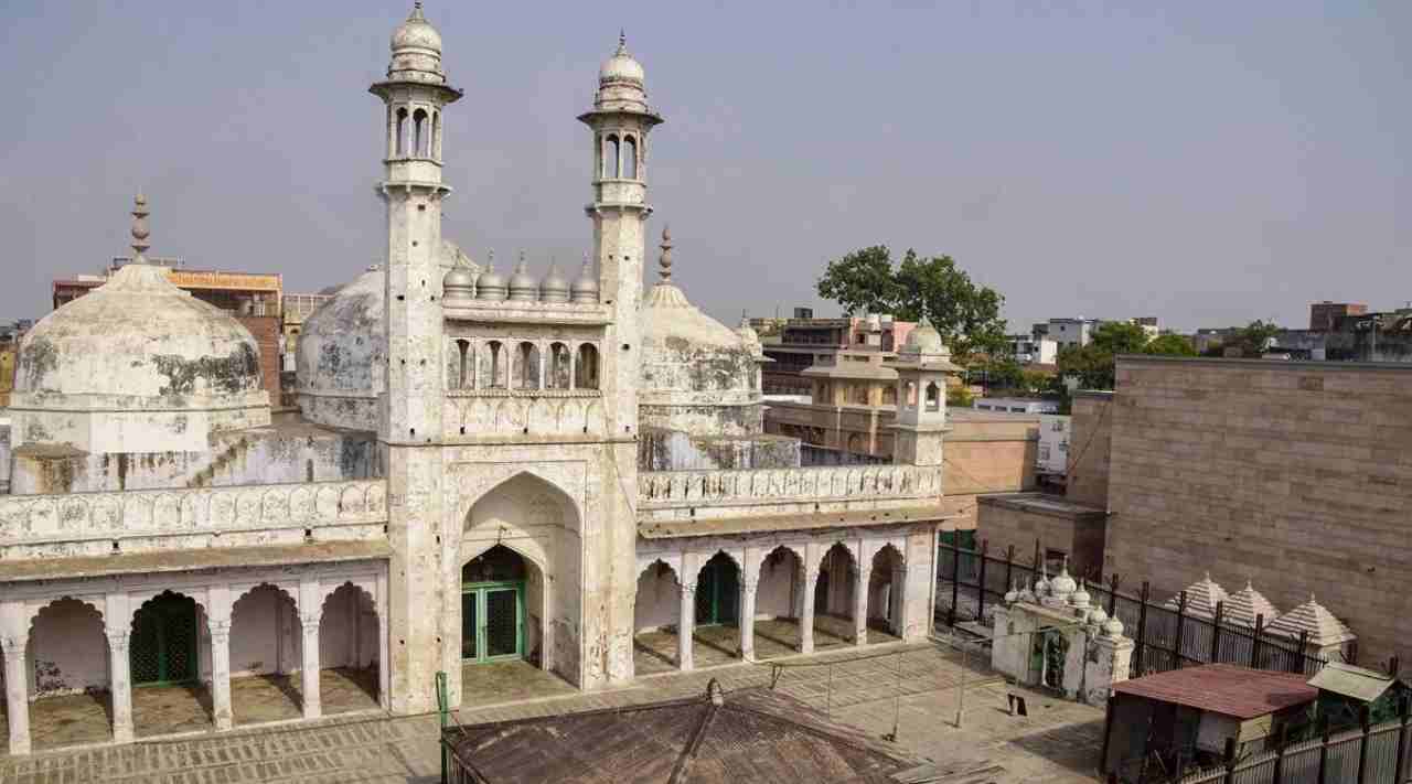 Big decision in Gyanvapi case, Hindus got the right to worship in the basement