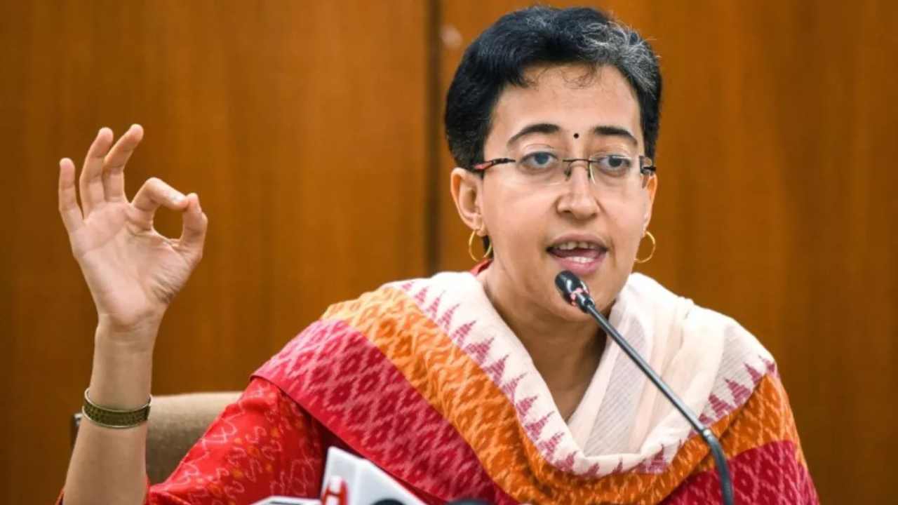 After Arvind Kejriwal, now the crime branch team reached Atishi's house