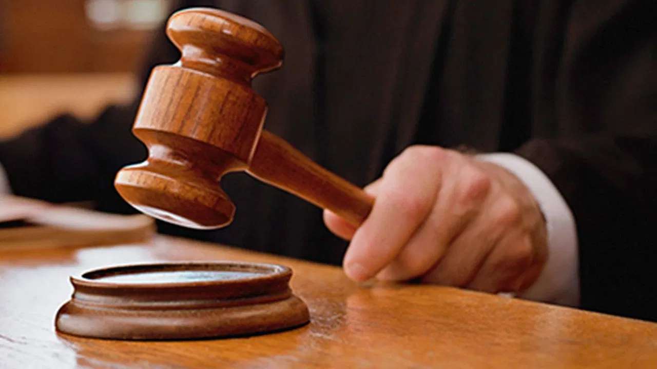 Husband neither bathes nor brushes, divorce case reaches court