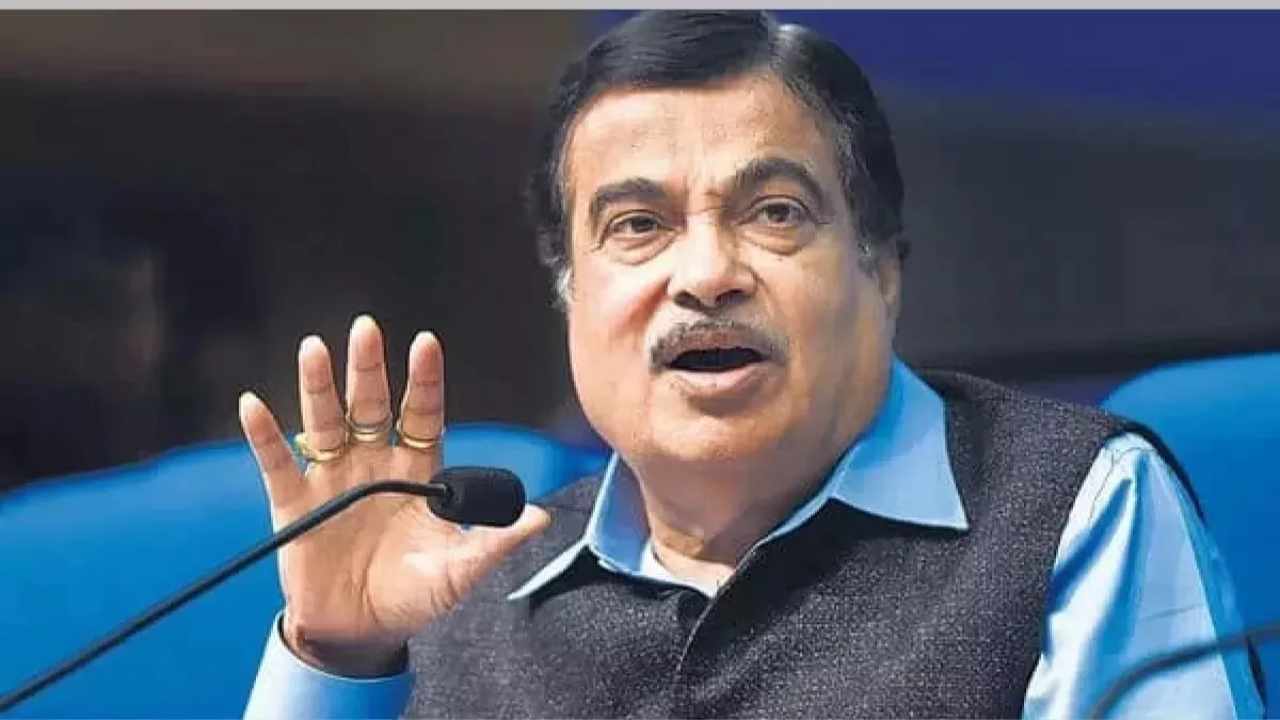 How much property does Nitin Gadkari own?